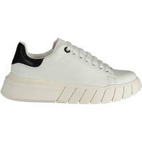 Plateau-Sneakers mit kontrastierender Ferse