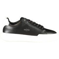 Minimalistische schwarze Leder-Sneakers