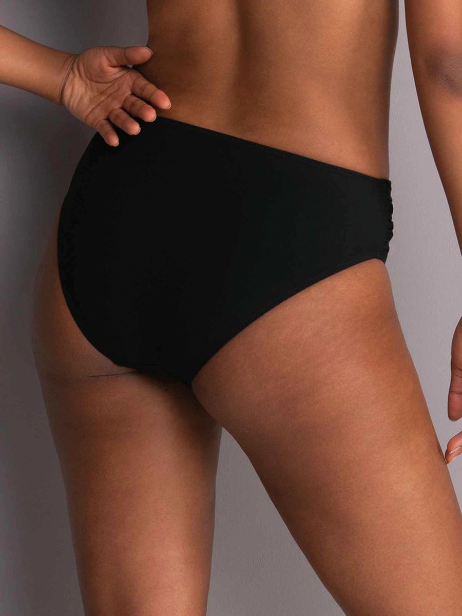 Bikinihose mit verdrehter Vorderseite