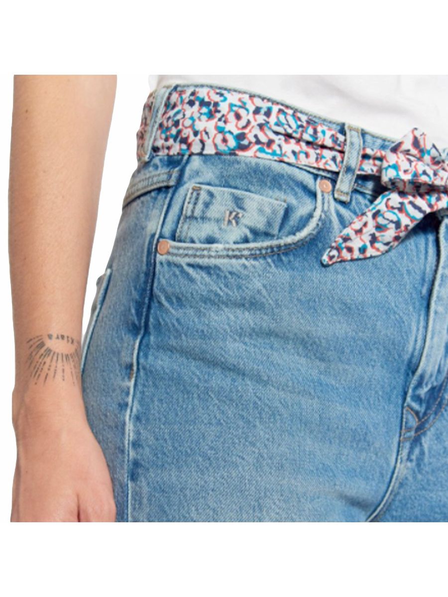 Distressed Mom-Jeans mit Stoffgürtel