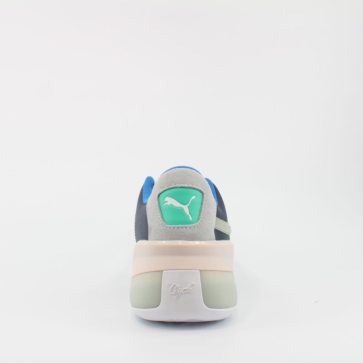Basketball-inspirierte Sneaker mit lichtdurchlässiger Sohle