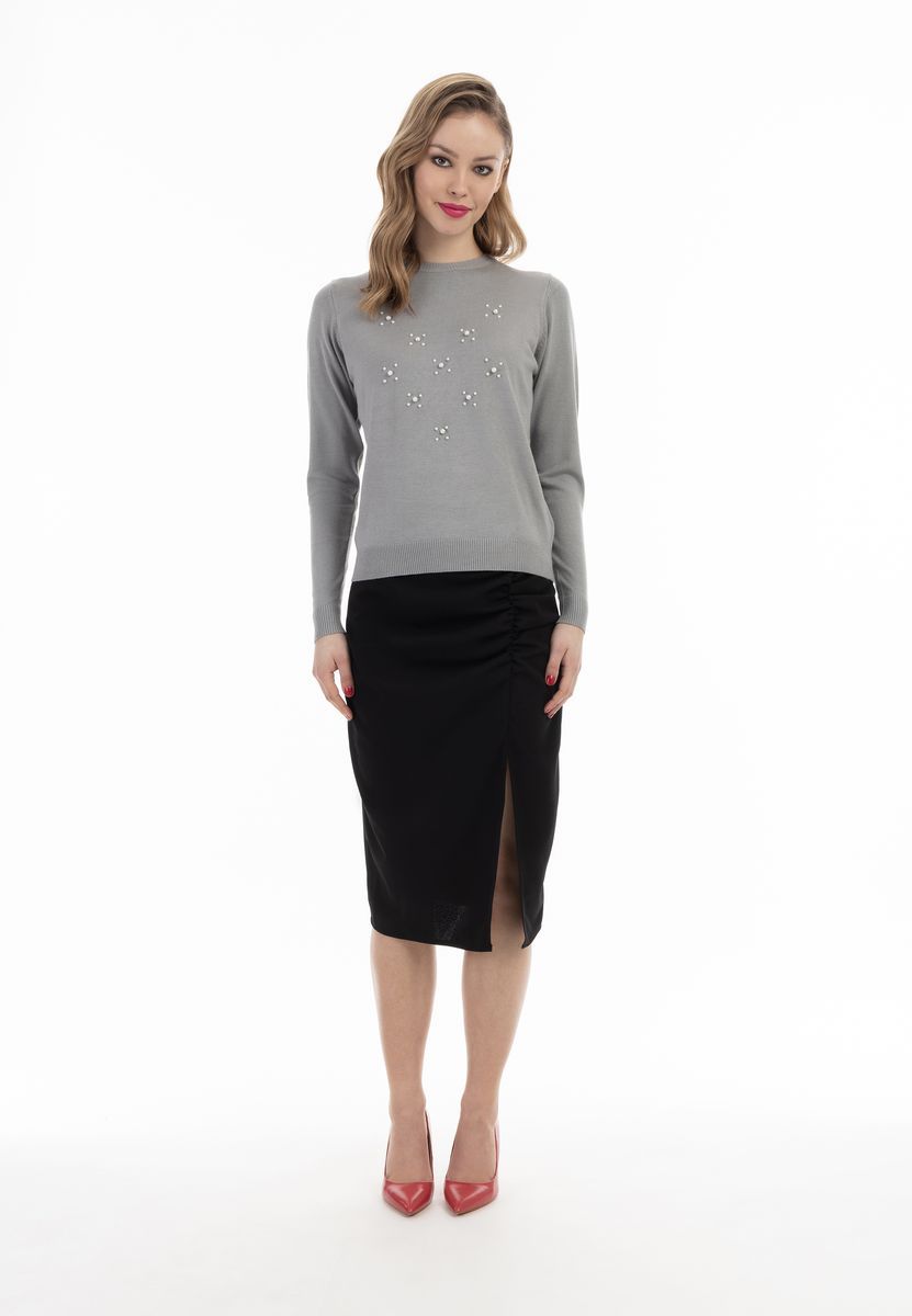 Eleganter Strickpullover mit Schmucksteinen