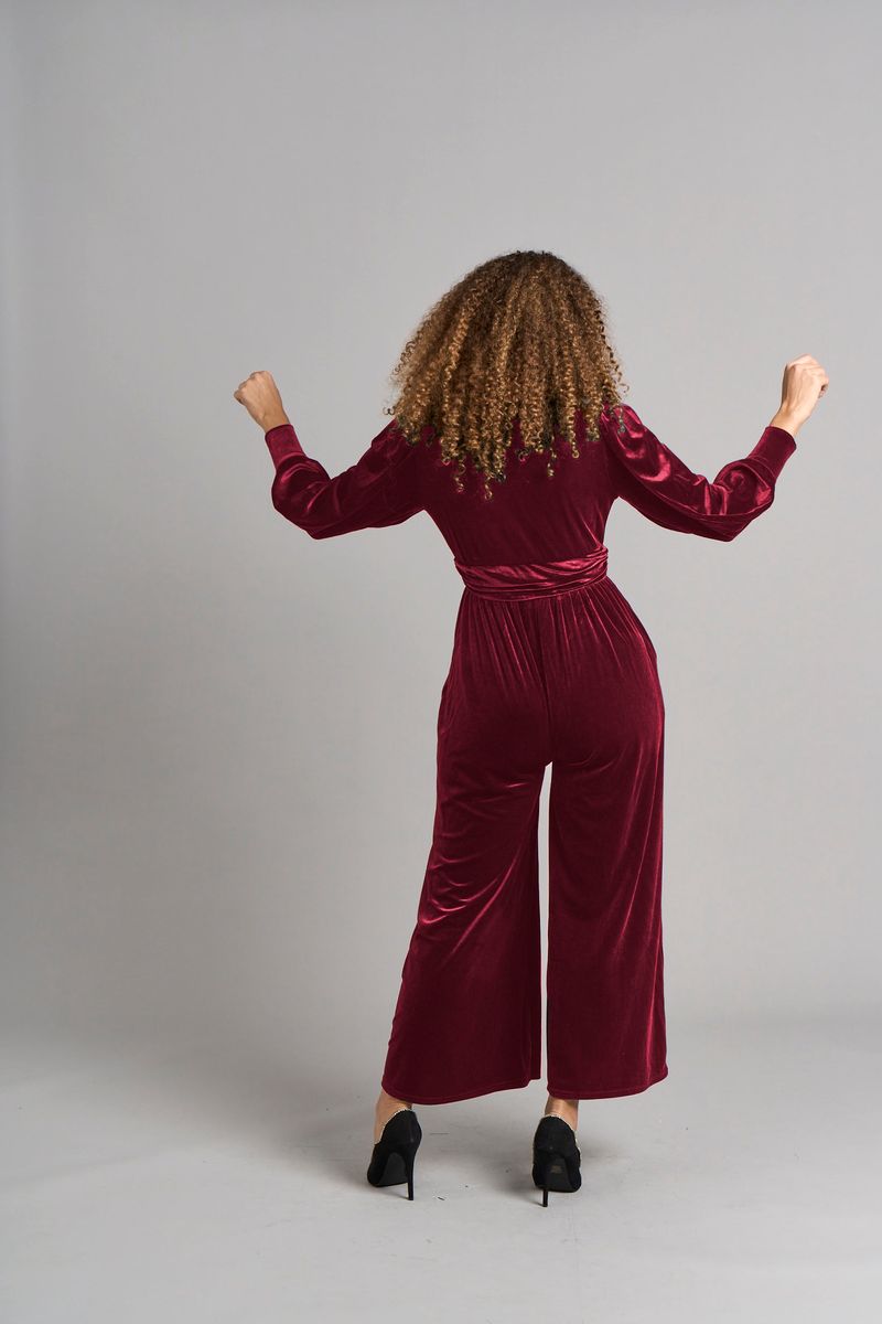Samt-Jumpsuit mit Wickelfront