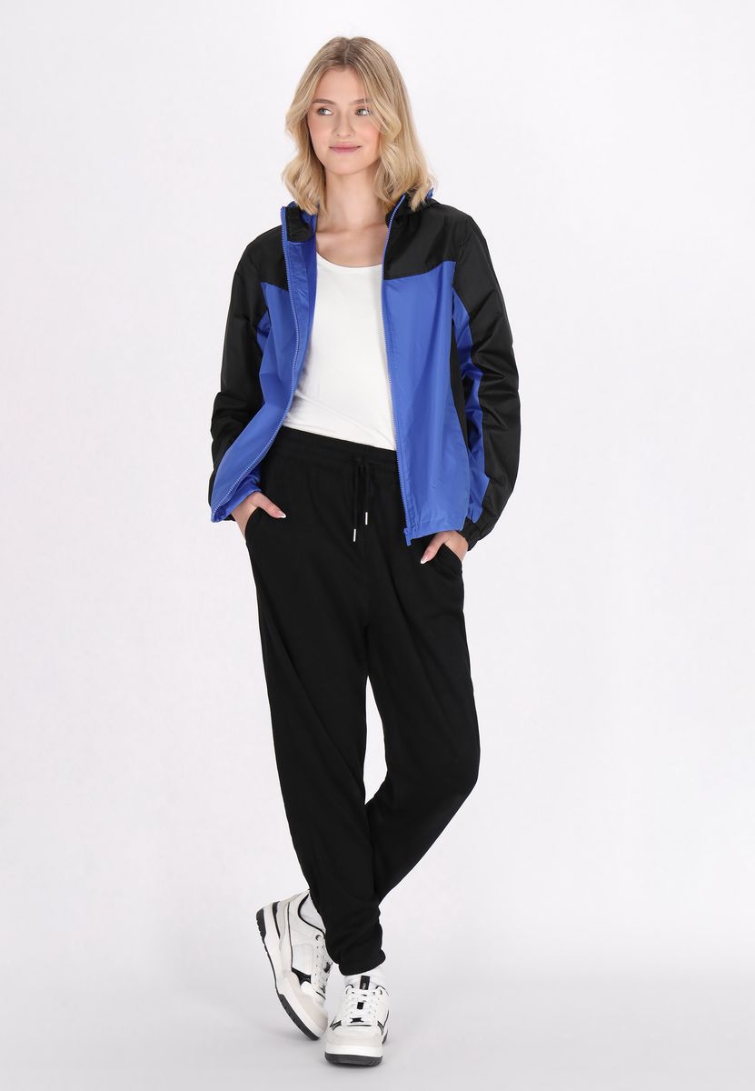 Zweifarbige Windjacke mit Kapuze