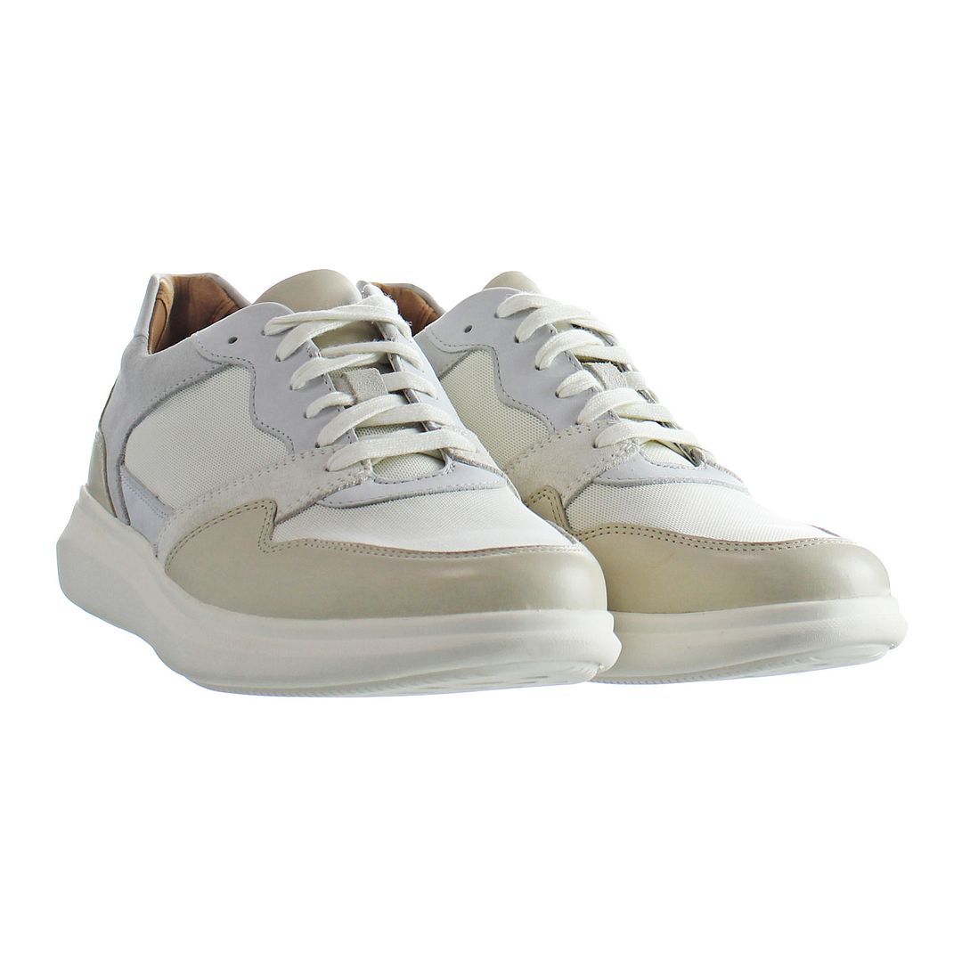 Zeitloser Low-Top mit Materialmix