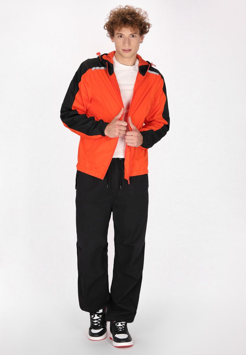 Leichte Kapuzen-Windjacke mit Kontraststreifen