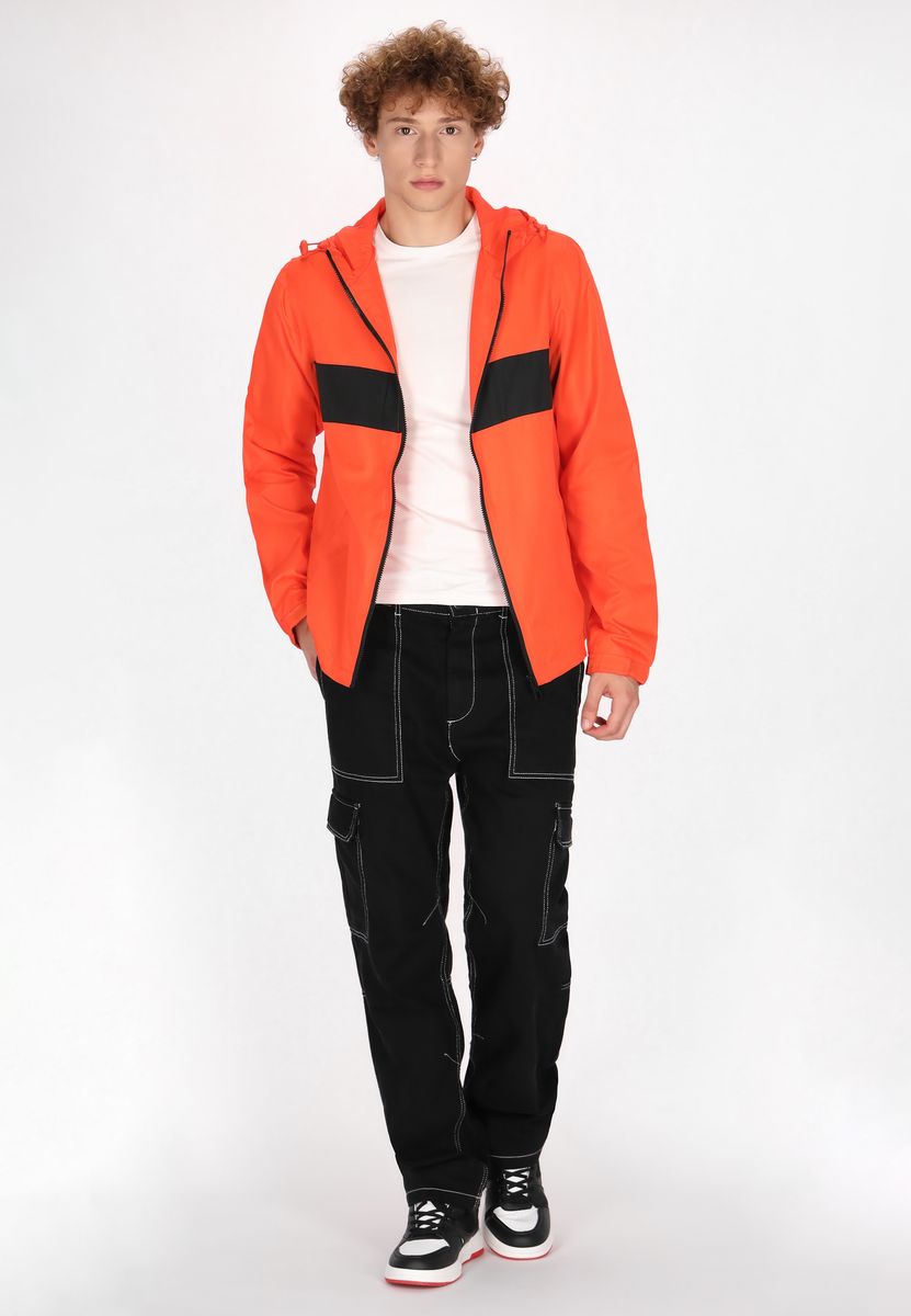 Leichte Kapuzen-Windjacke mit Kontraststreifen