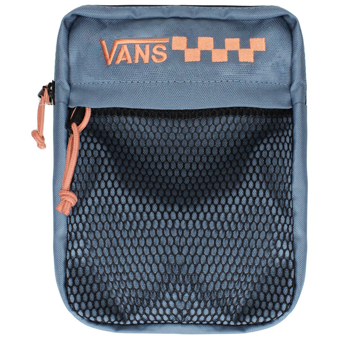 Funktionale Slingtasche mit Schachbrett-Grafik