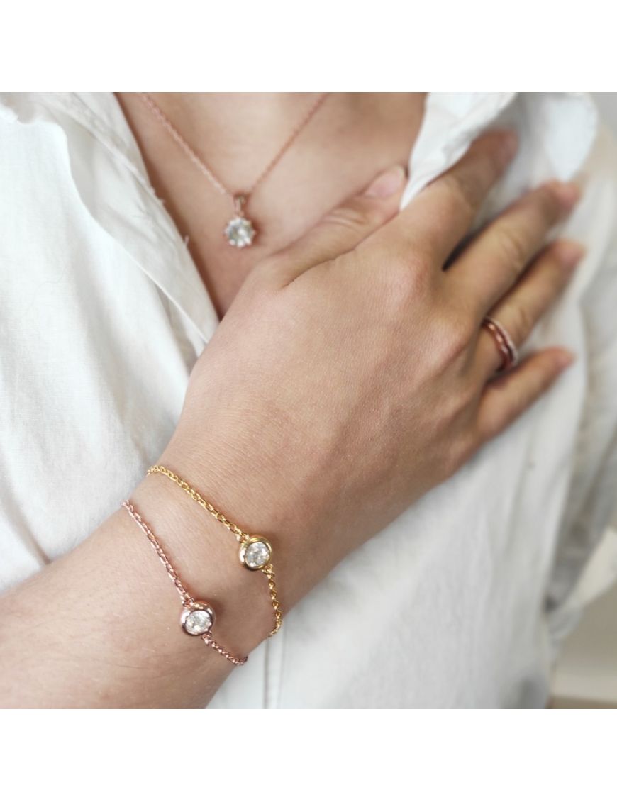 Minimalistisches Armband mit Kristalleinfassung