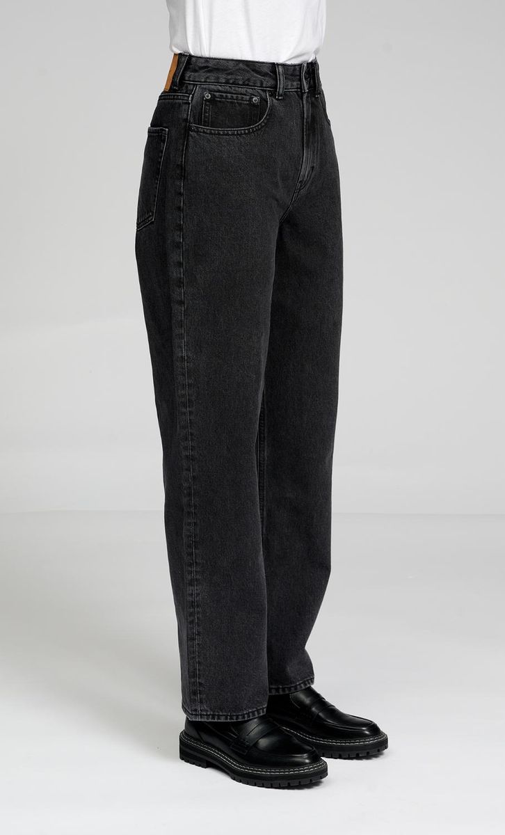 Performance Loose Fit Jeans