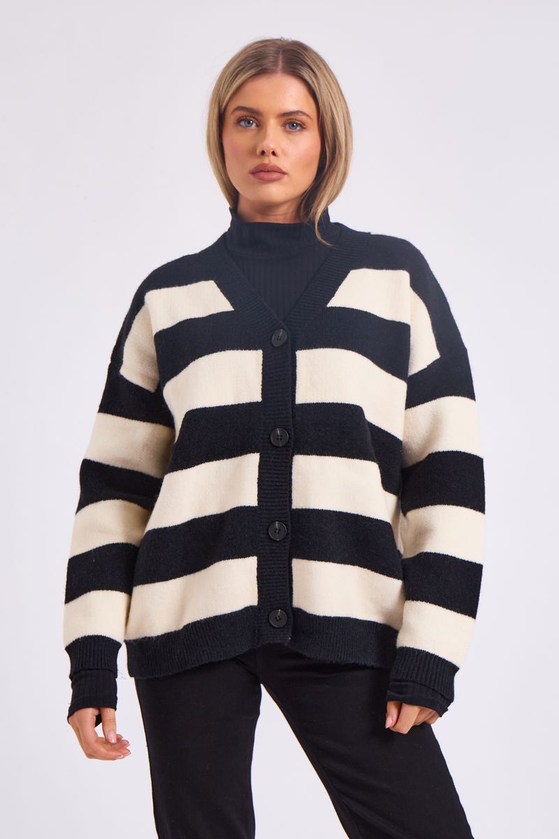 Gestreifte, übergroße Strickjacke mit Knopfleiste