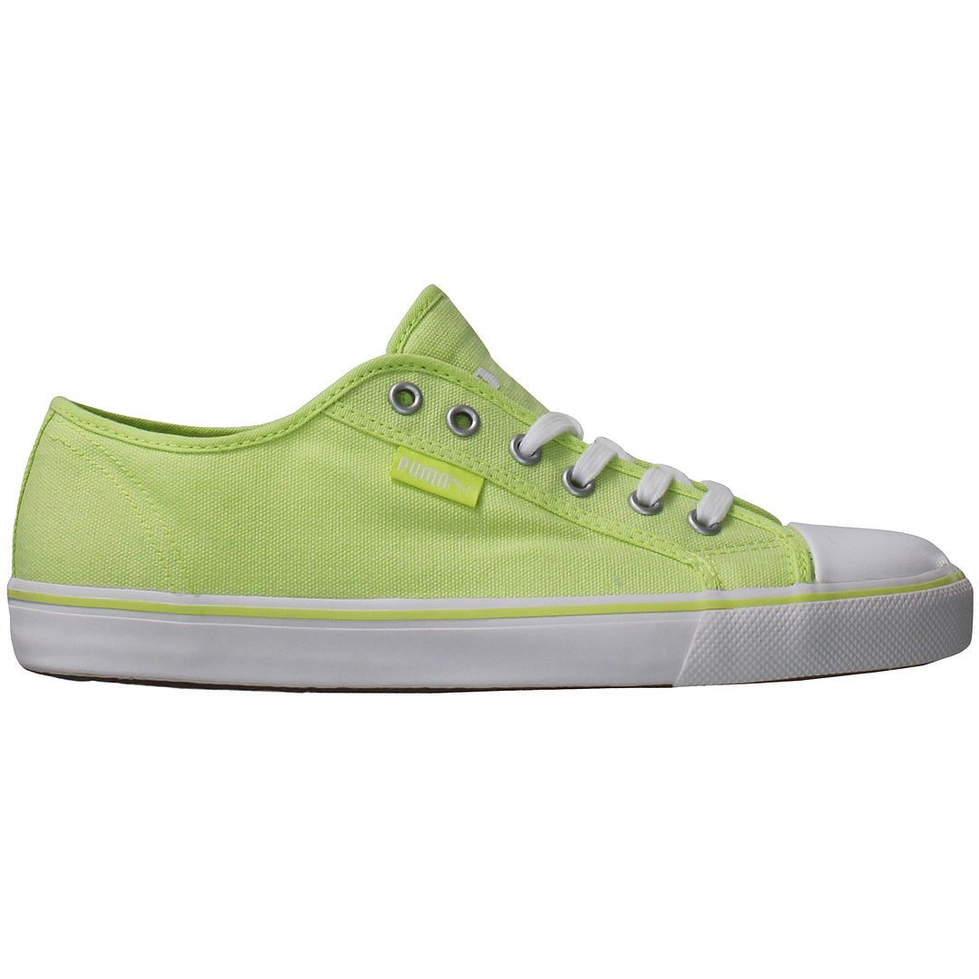 Leichte Segeltuchschuhe mit flacher Sohle