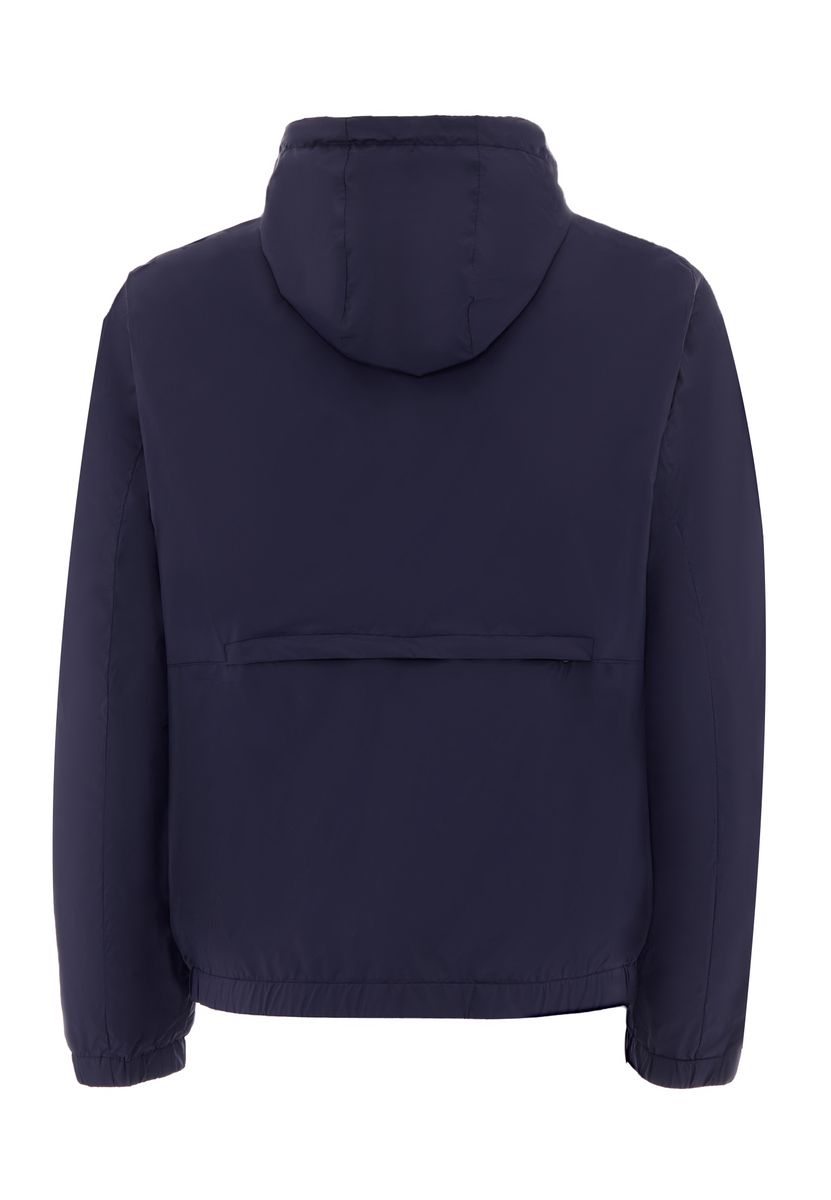 Schmal geschnittene Windjacke mit verstaubarer Kapuze