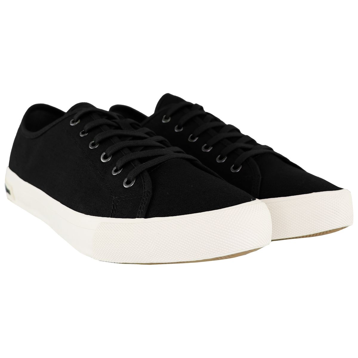 Klassische Schnür-Plimsolls aus Canvas