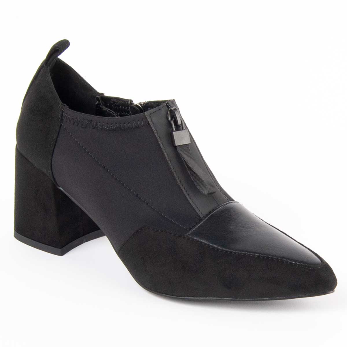 Materialmix-Pumps mit Blockabsatz und Spitze