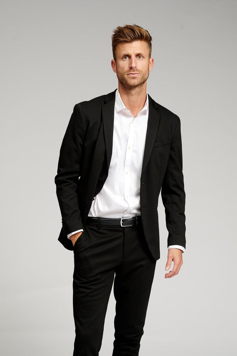 Klassischer schwarzer Einreiher-Blazer