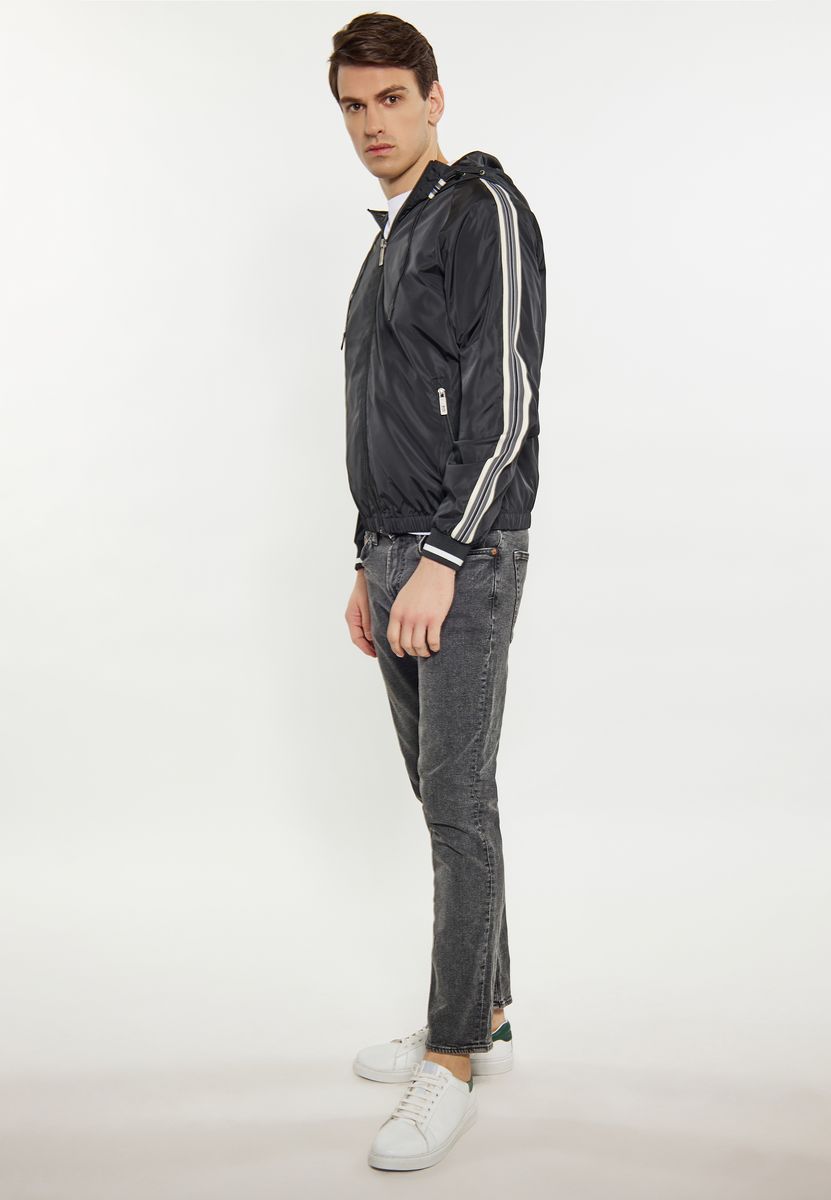Leichte Kapuzenjacke im Blouson-Stil