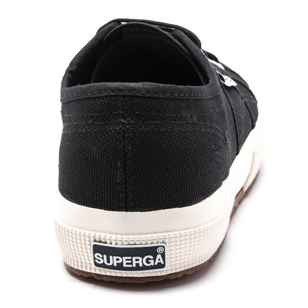 Flache Schnürsneaker aus Segeltuch