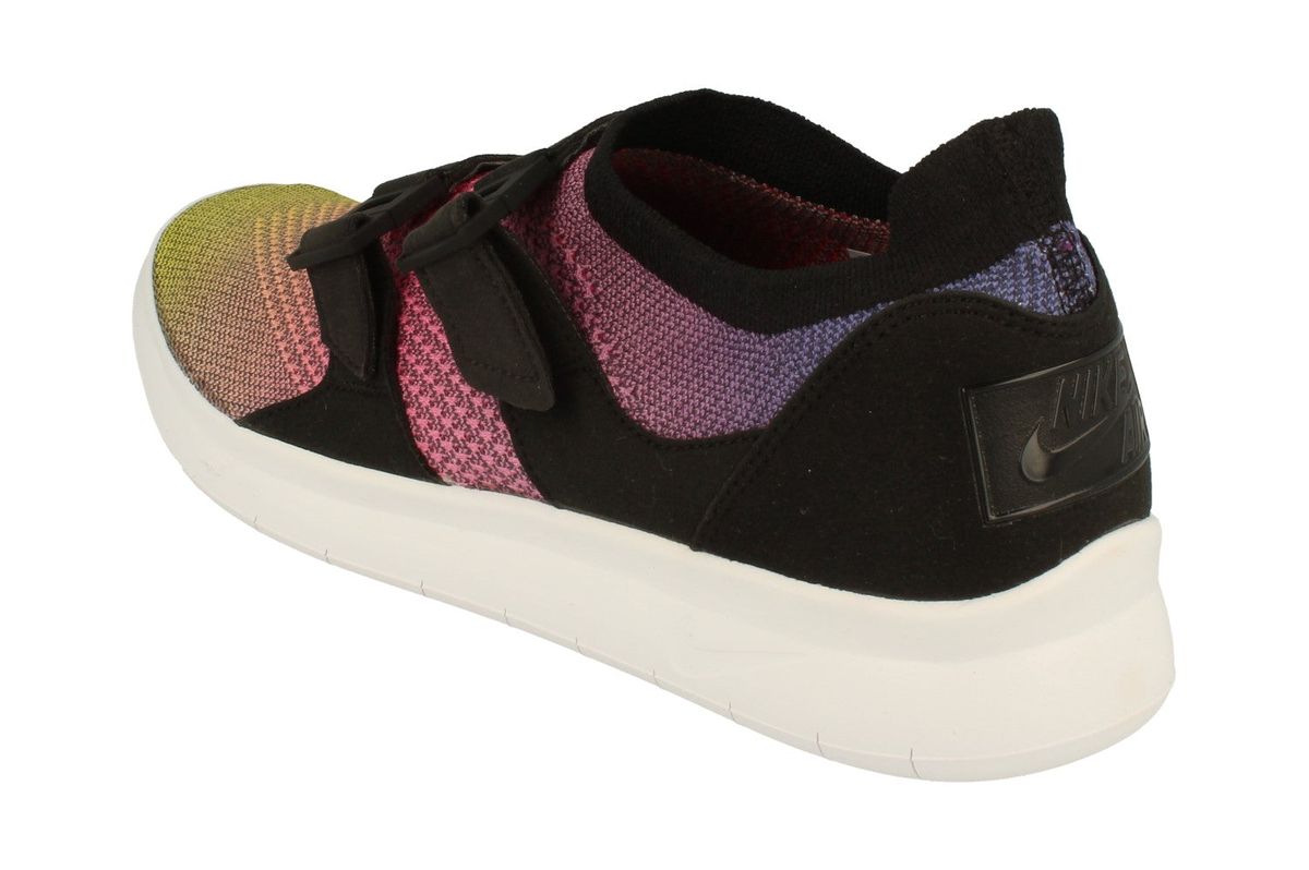 Air Sockracer Flyknit Sneaker