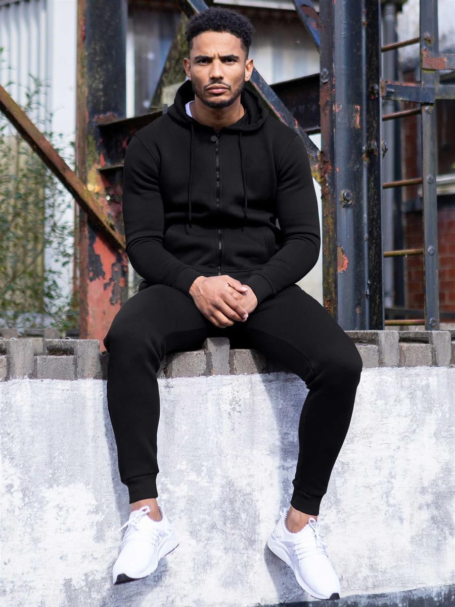 Minimalistisches Kapuzensweatshirt mit Reißverschluss