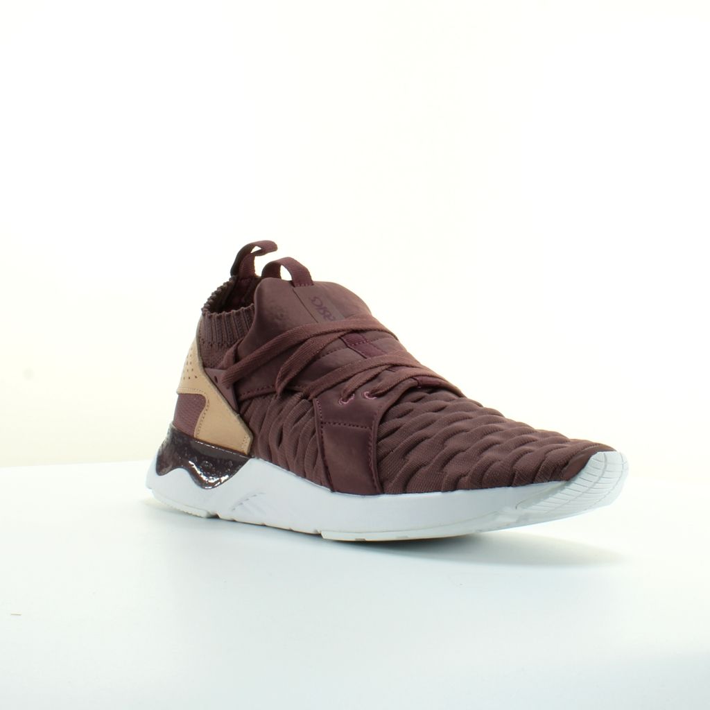 Knit Low-Top Sneaker mit Overlays