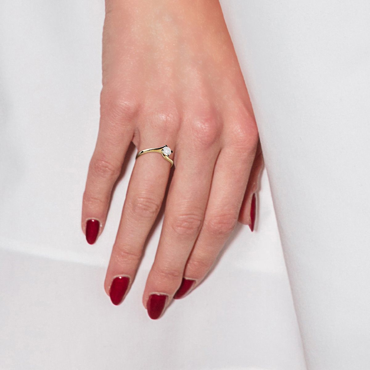 Eleganter Solitär-Diamantring aus Gold