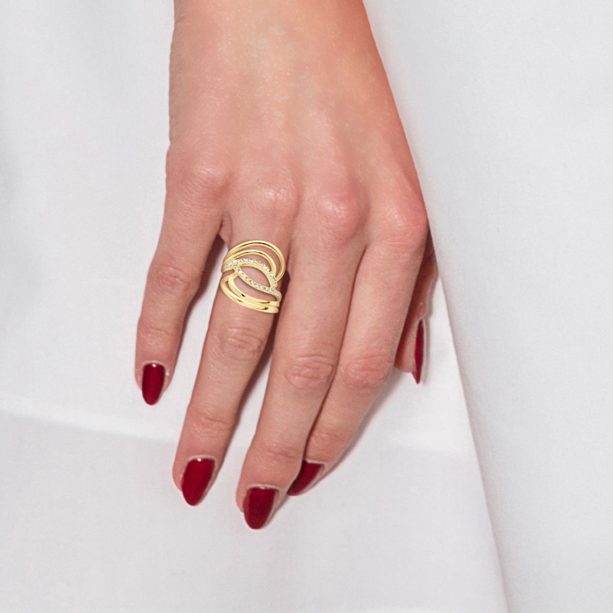 Klassischer Goldring mit Diamantpavé