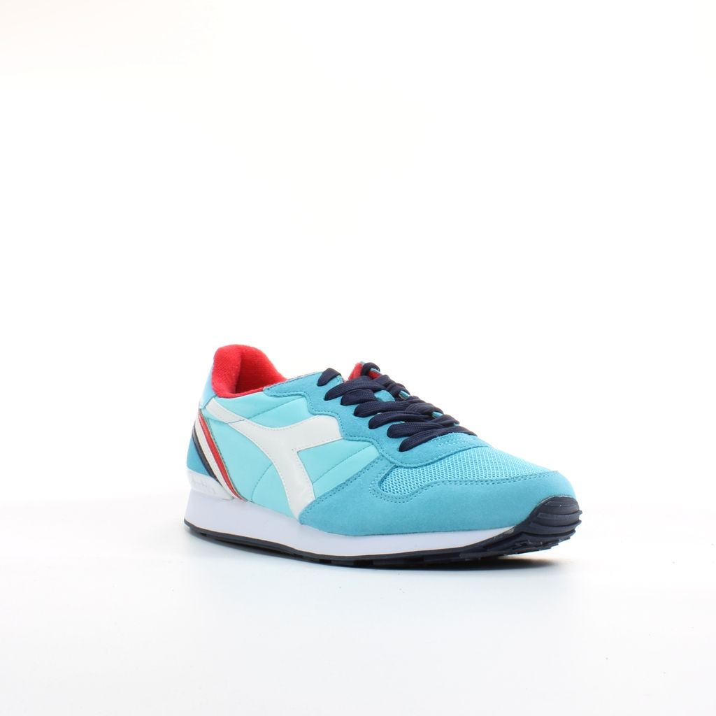 Sportliche Sneaker im Retro-Look