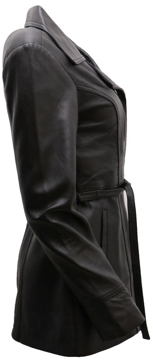 Mittellange Leder-Bikerjacke mit Gürtel