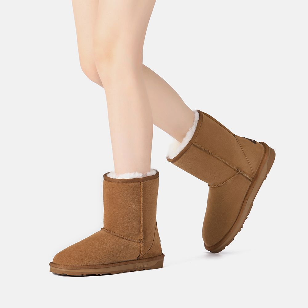 Kurze klassische Lammfell-Stiefel