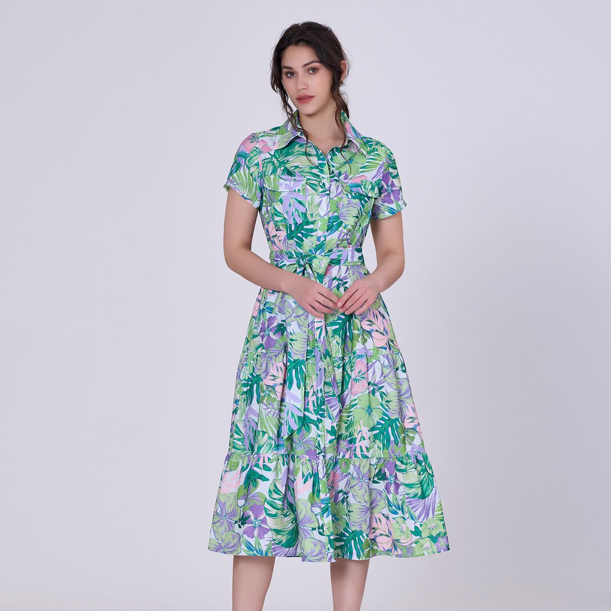 Gestuftes Midikleid mit Tropen-Print