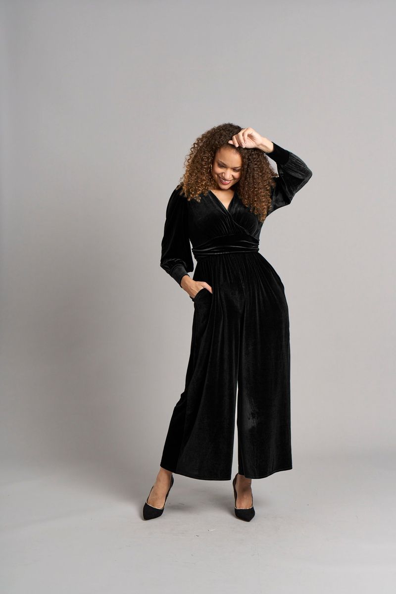 Eleganter Samt Jumpsuit mit weitem Bein