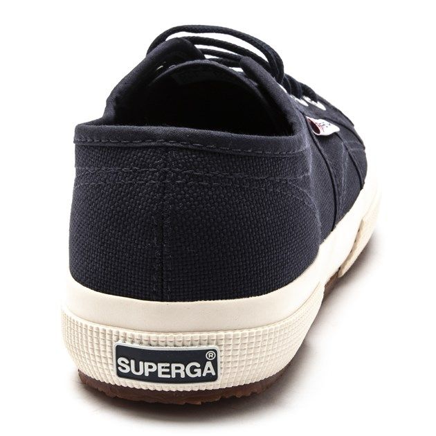 Klassische Canvas-Sneaker zum Schnüren