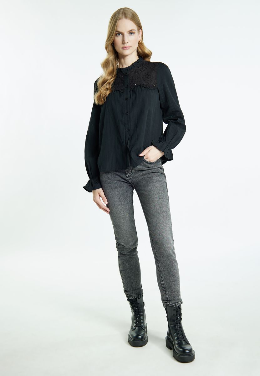 Feminine Bluse mit Lochstickerei