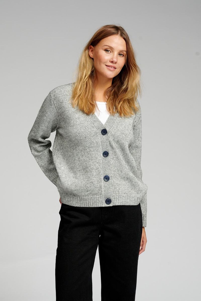 Klassische Strickjacke mit Knopfleiste