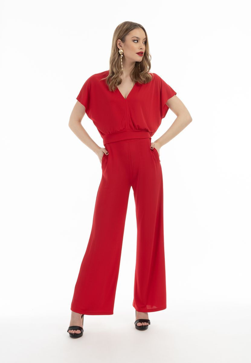 Weitbeiniger roter Jumpsuit mit V-Ausschnitt