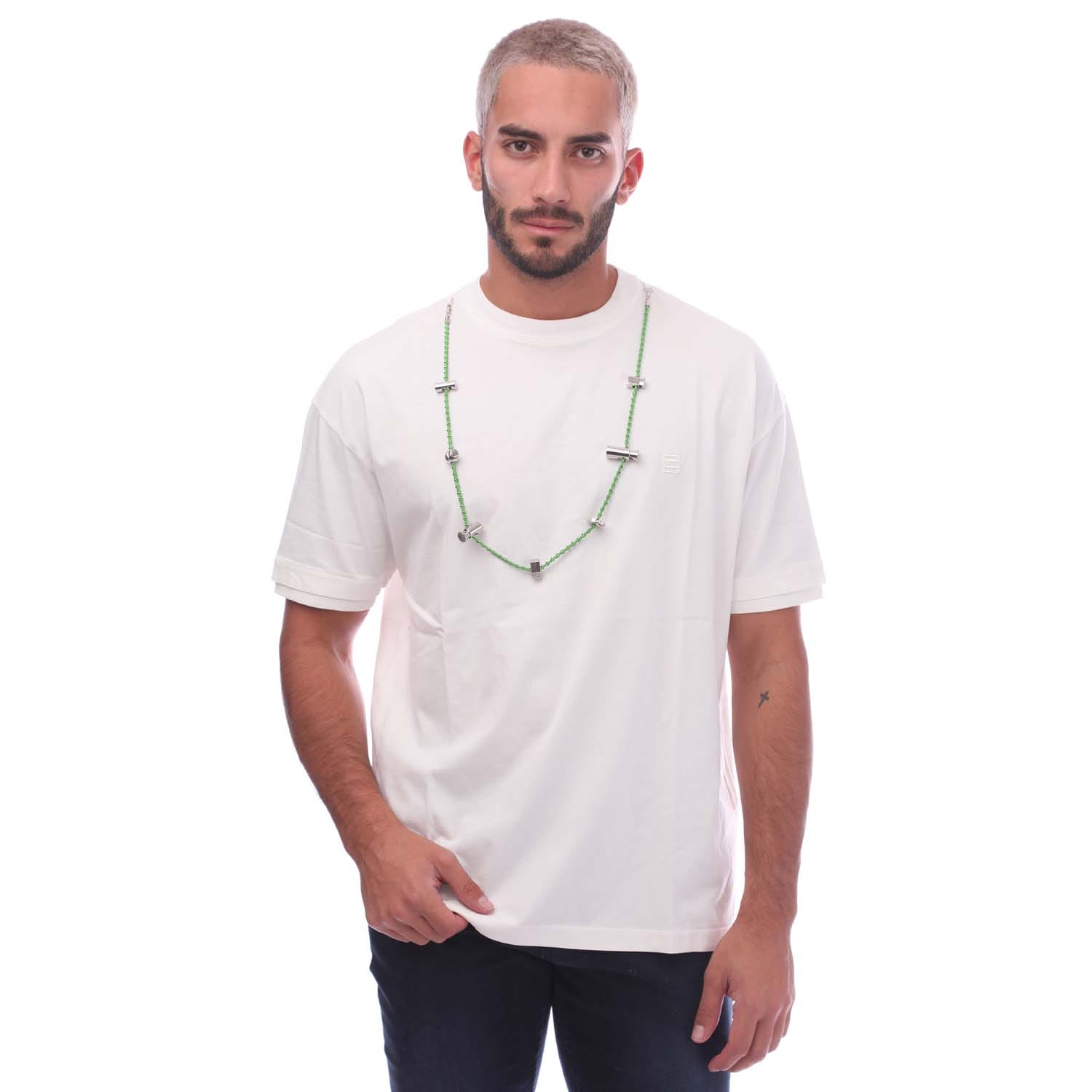 Weißes Baumwoll-Rundhals-T-Shirt mit Halskette