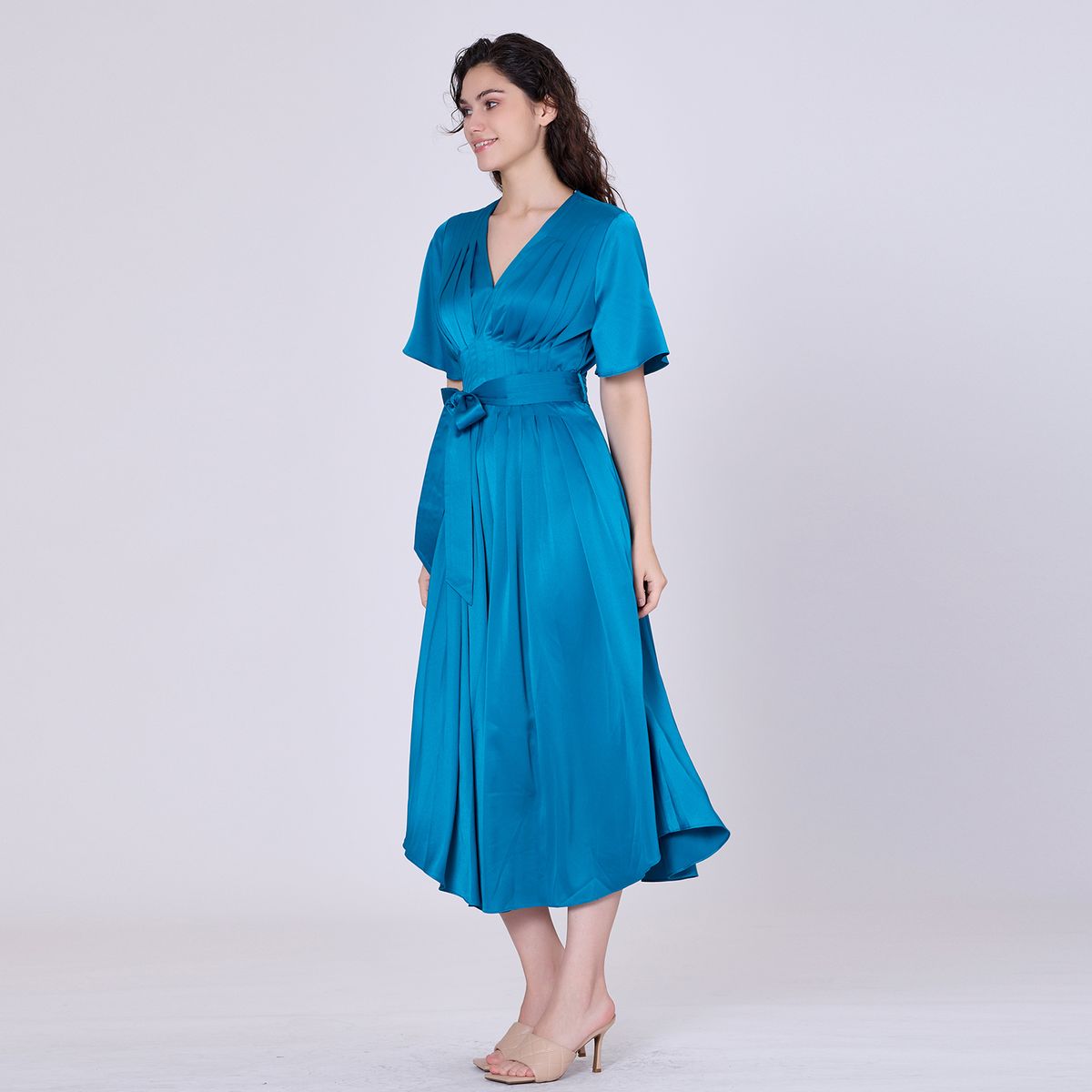 Plissee-Midikleid aus Satin