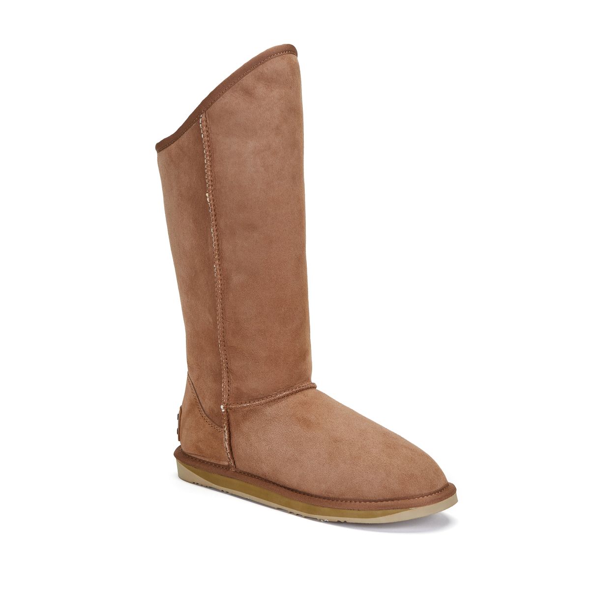 Hohe Lammfellstiefel mit schrägem Schaft