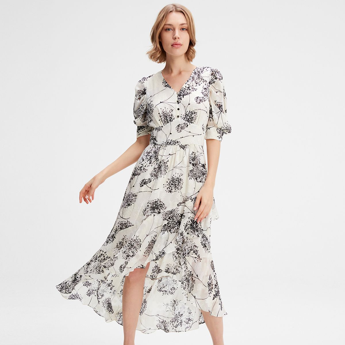 Kleid mit Blumenmuster und hohem Saum