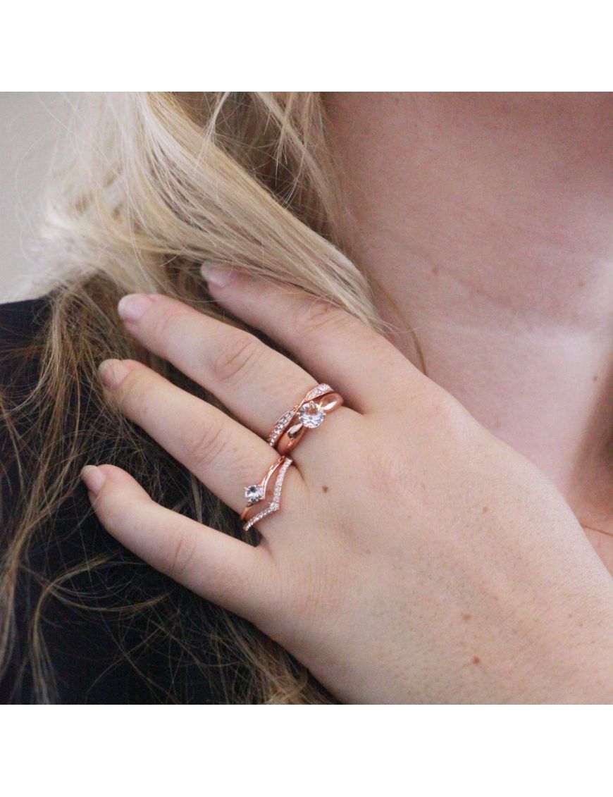 Mit Kristallen besetzter Wishbone-Ring
