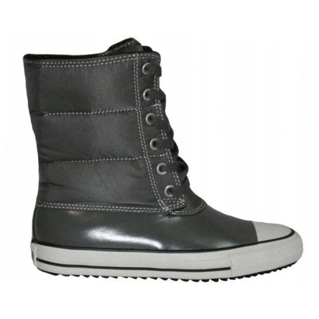 Halbhohe, gefütterte Schnürstiefel
