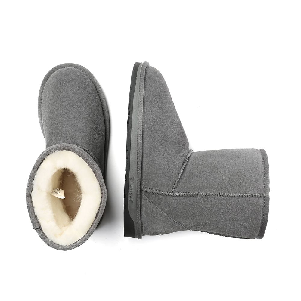 Klassische kurze Lammfellstiefel aus Wildleder