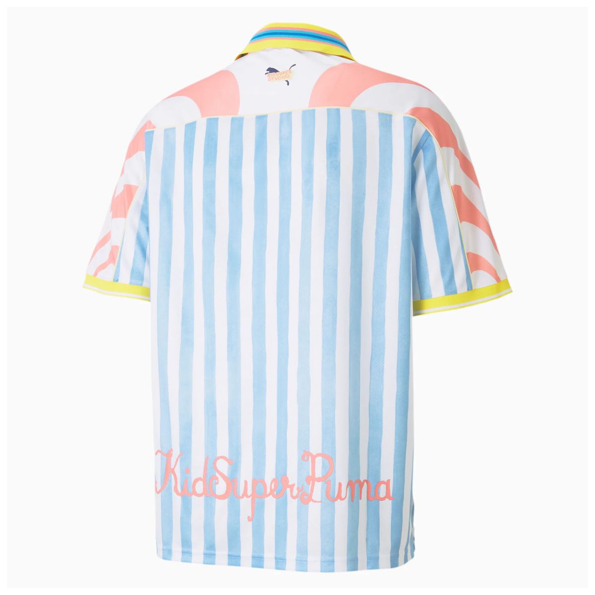 Fußballtrikot mit handgezeichneten Illustrationen