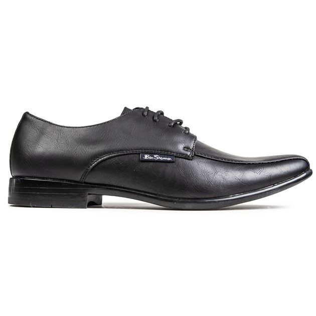Klassische Schuhe in Lederoptik