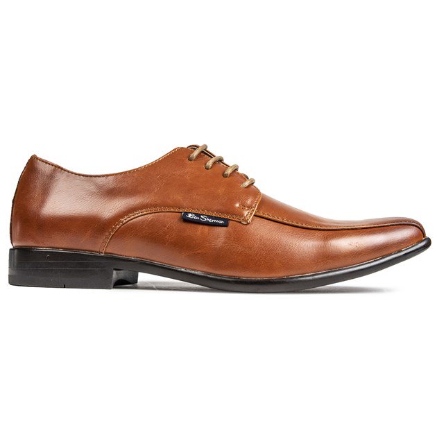 Klassische Schuhe in Lederoptik