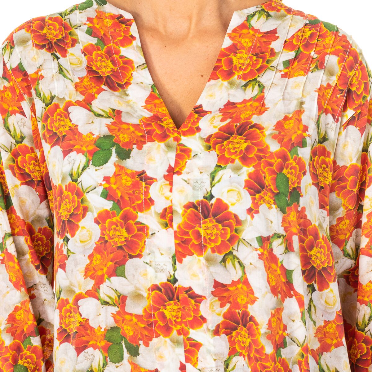 Fließende Bluse mit Blumenmuster und Kerbausschnitt
