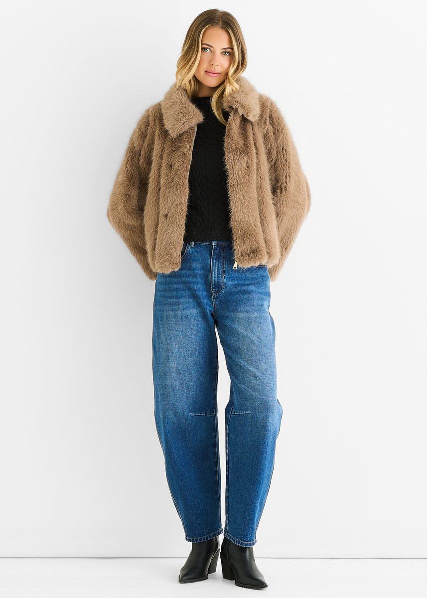 Kurze Jacke aus Kunstfell mit Reißverschluss