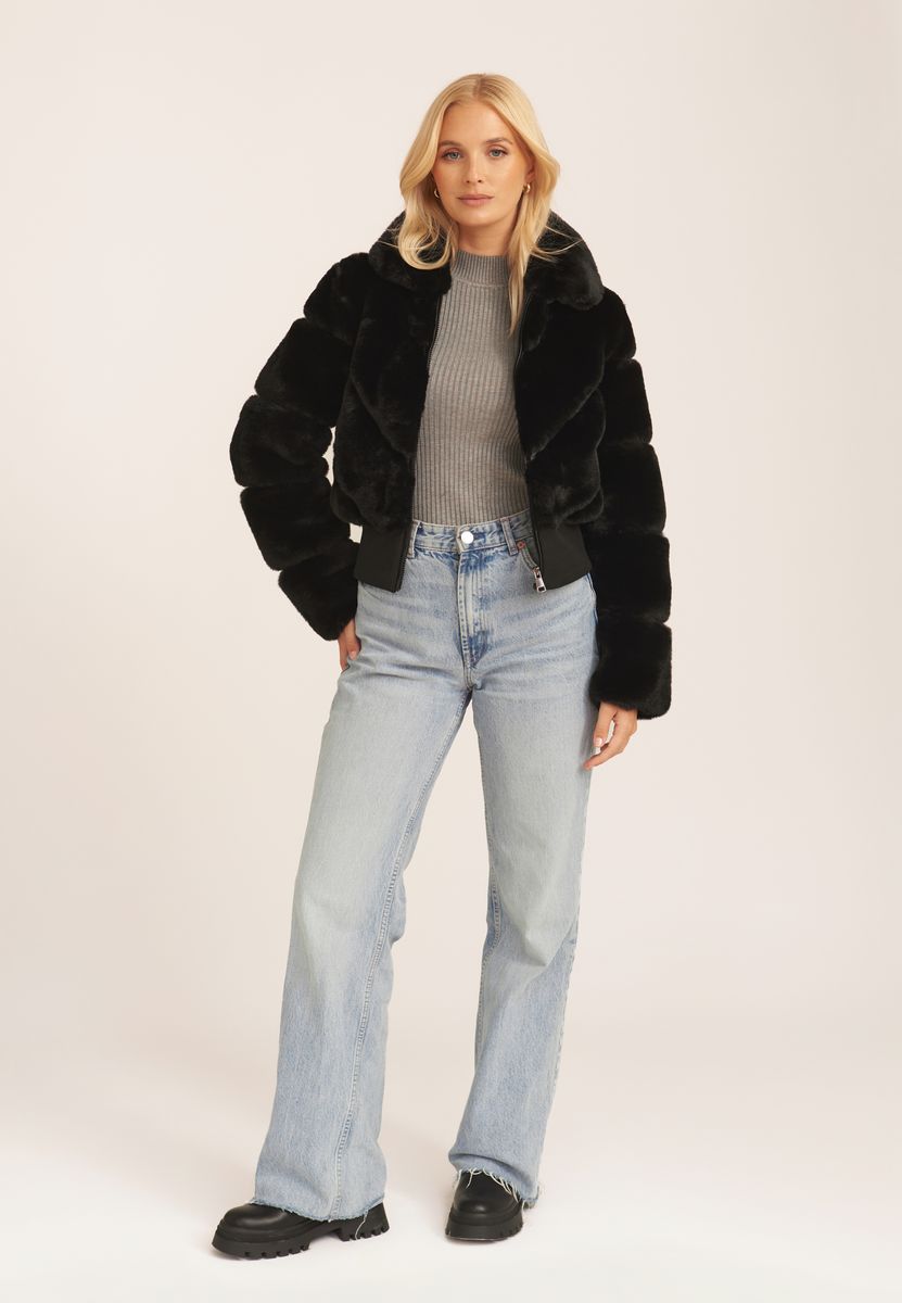 Kurze Jacke aus Kunstfell mit Reißverschluss