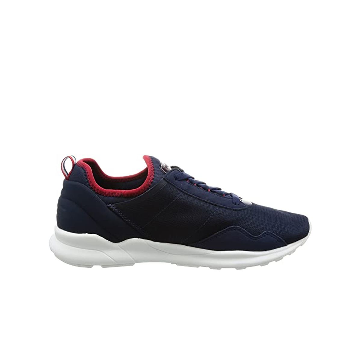Marineblauer und roter Laufschuh